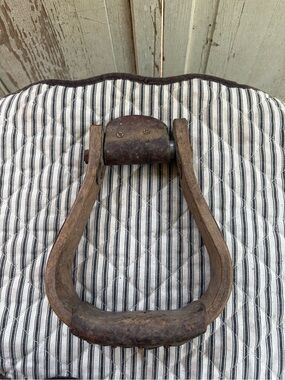 Vintage Rustic Iron Stirrup Accent - Brown